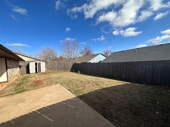3rd image of 608 Tumbleweed Dr