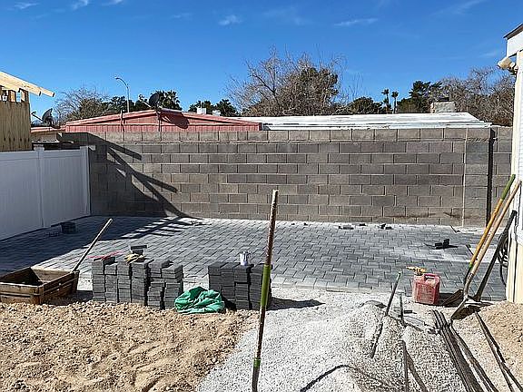 4th image of 195 Betty Ln