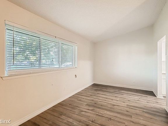 4th image of 1103 Pacific Dr