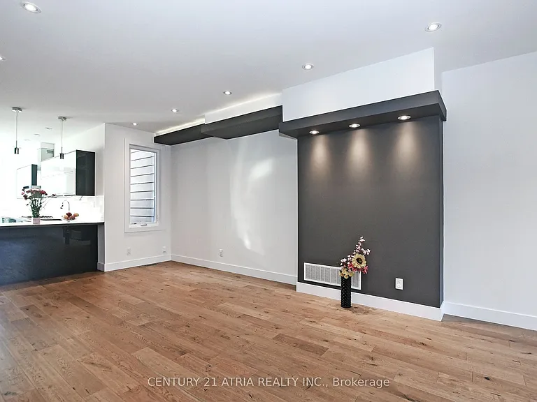 10 Palmerston Ave — Photo 5