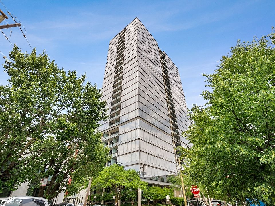 1st image of 860 W Blackhawk St #1507