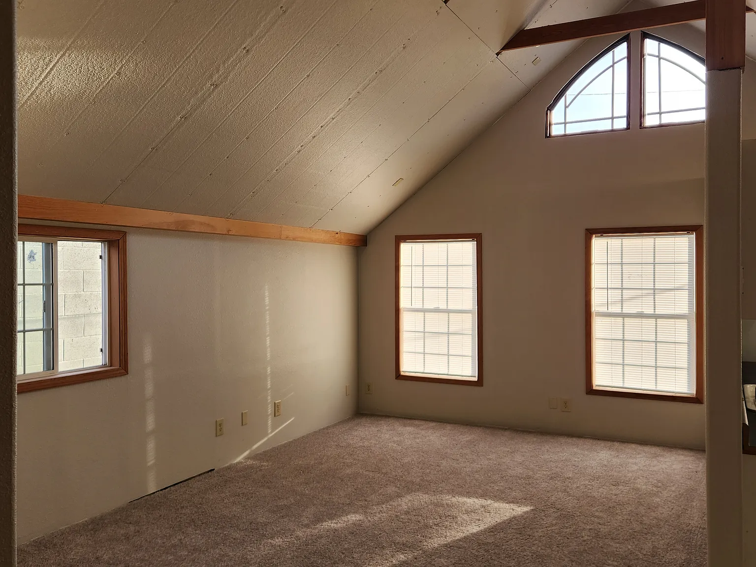 3 bed, 1250 sqft, $2,100 — Photo 2
