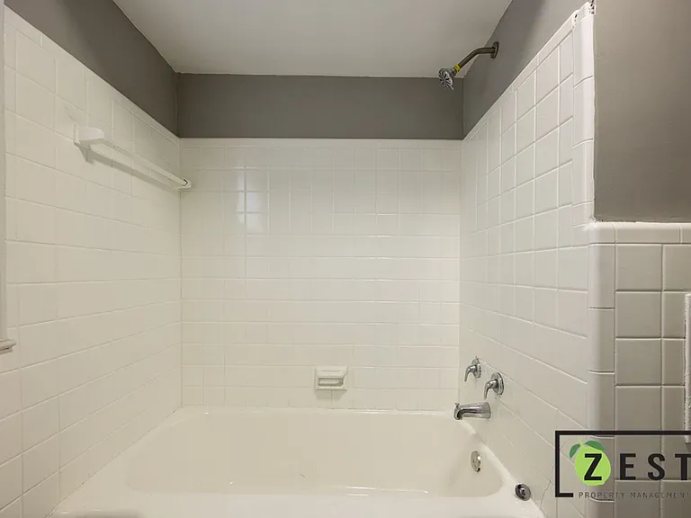 5235 Chatsworth — Photo 16