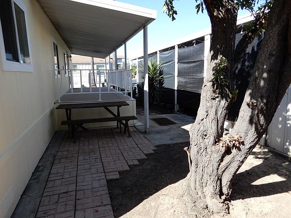 4th image of 401 Lily Ann Way #401