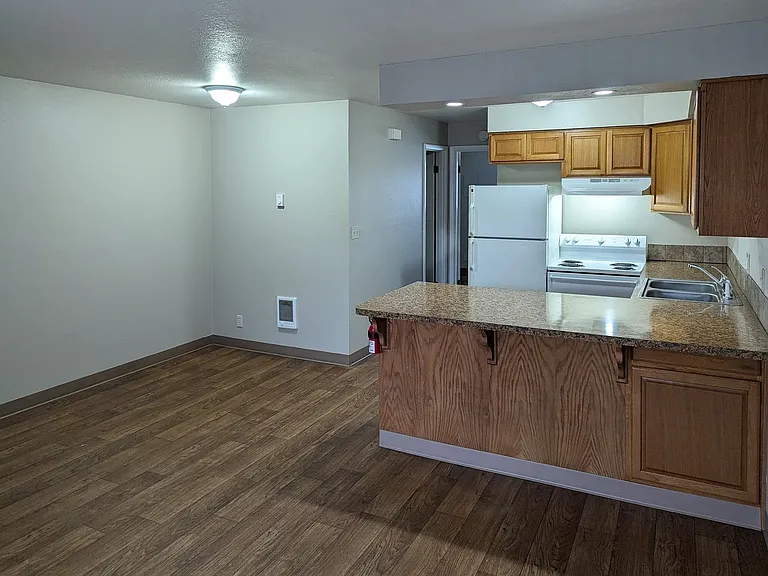2855 Front 2865 St NE — Photo 24