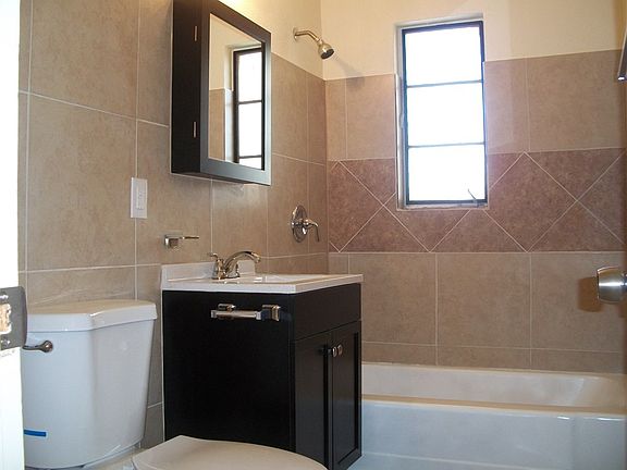 4th image of 1221 Prescott Dr