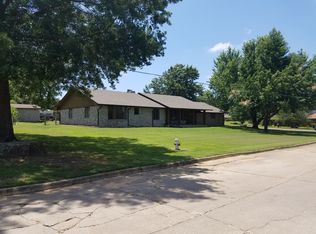 201 Hickory Dr, Henryetta, OK 74437