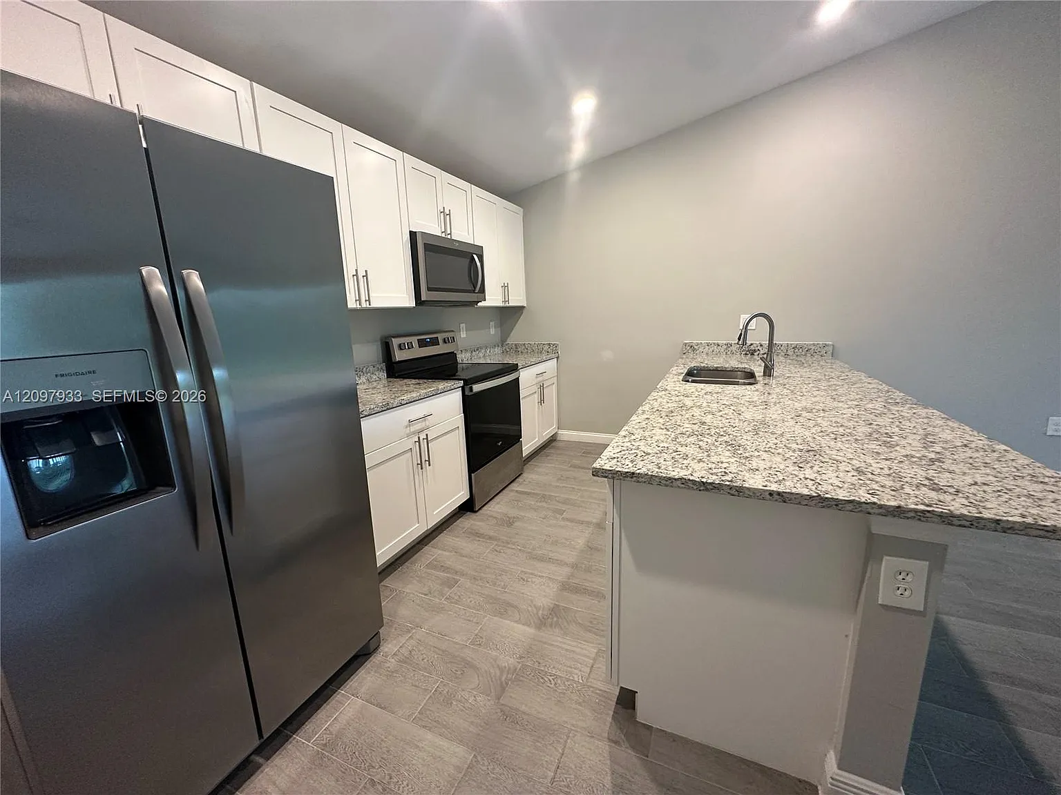 3 bed, 2.0 bath, 1183 sqft, $1,600 — Photo 3