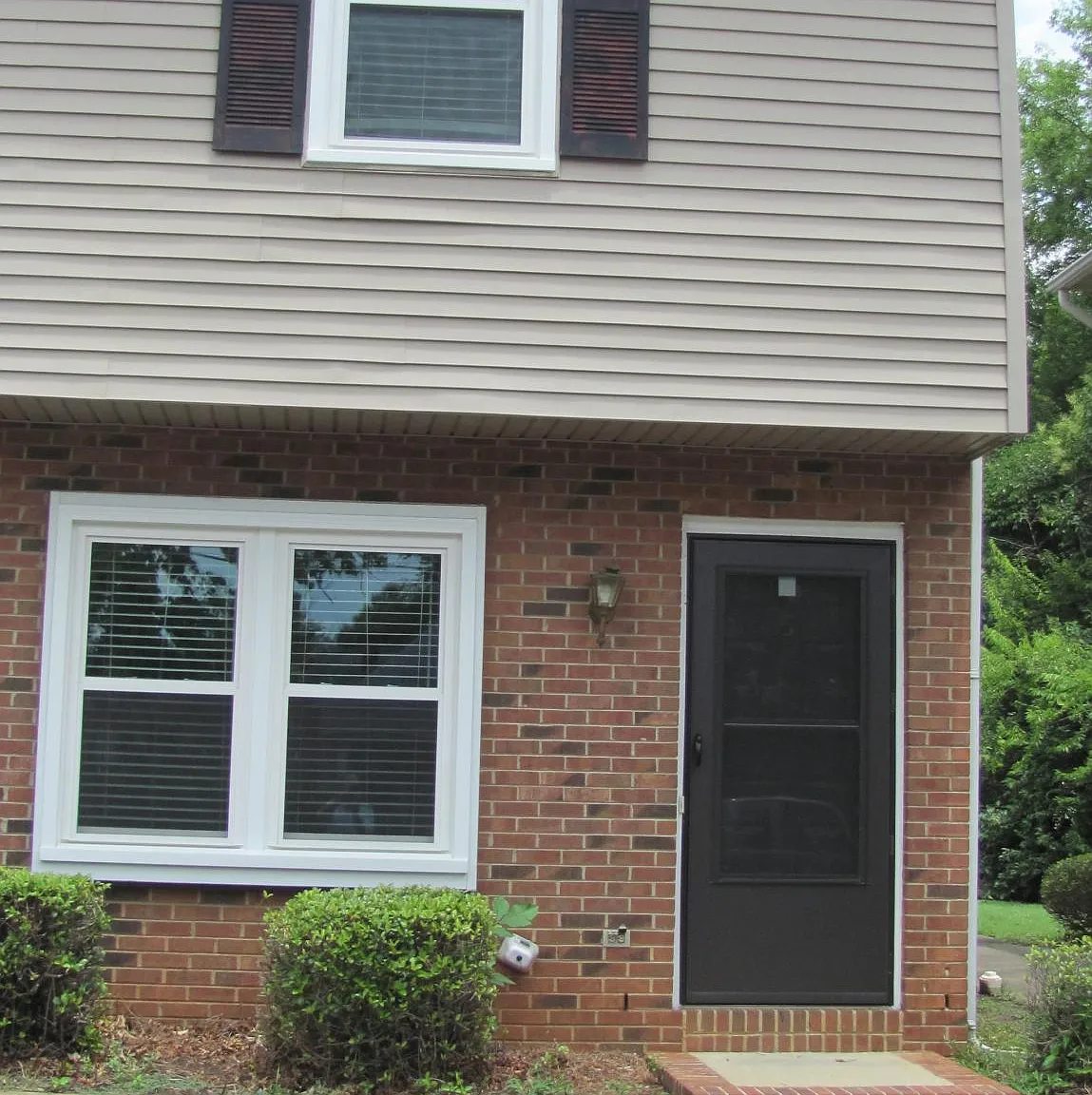2 bed, 1.5 bath, 900 sqft, $1,295 — Photo 2