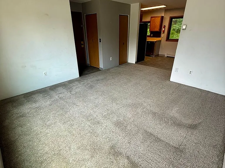 4770 Glasgow Dr — Photo 15