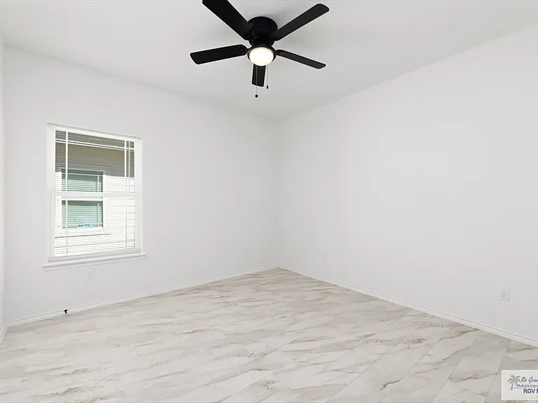 405 Lion'S Villa Ave #14 — Photo 10