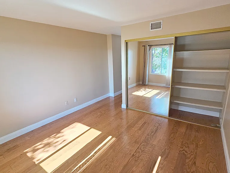 18219 Hampton Ct — Photo 24