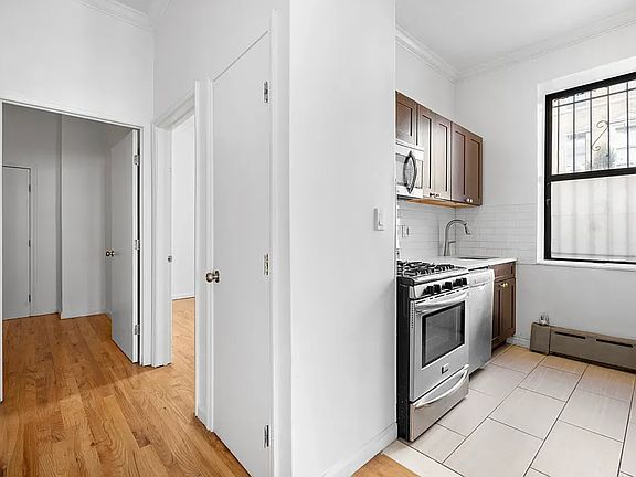 5th image of 129 Edgecombe Ave #3A