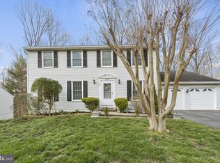 8098 Winding Way Ct, Springfield, VA 22153