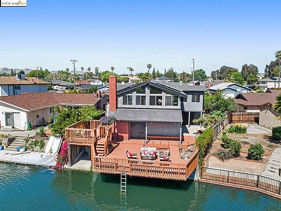 2nd image of 46 N Lake Cir