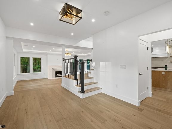 5th image of 517 Park St
