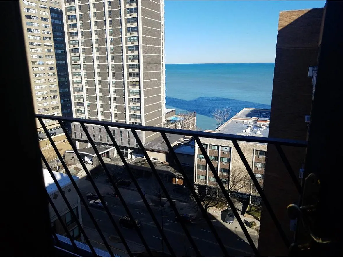 6118 N Sheridan Rd APT 1207 photo 1