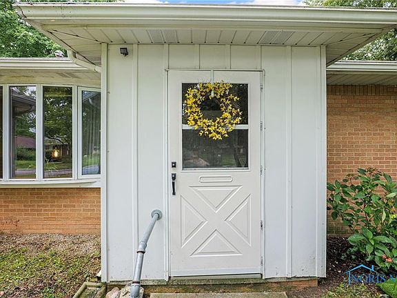 3rd image of 14 Arlington Ct