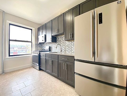 3rd image of 147 W 230th St #7
