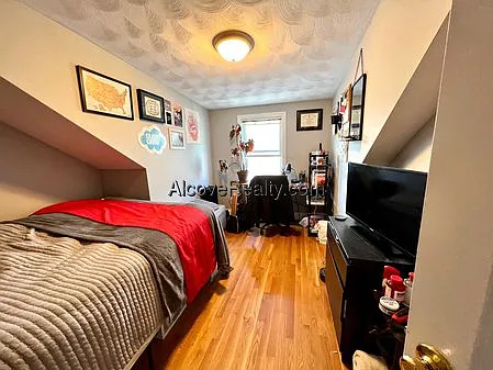 Sterling St — Photo 11