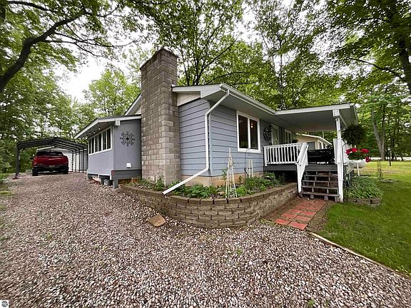 3rd image of 4737 Mary East Dr