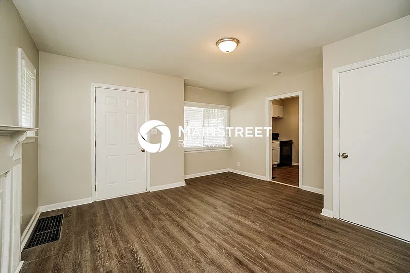 1638 Manchester Ave — Photo 4