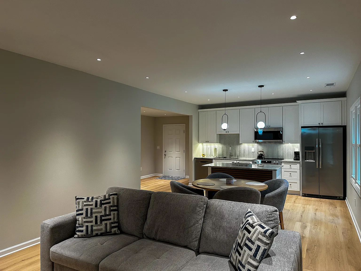 1 bed, 1000 sqft, $1,600 — Photo 2