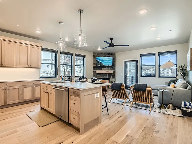 1169 W Helling Cir #101 — Photo 3