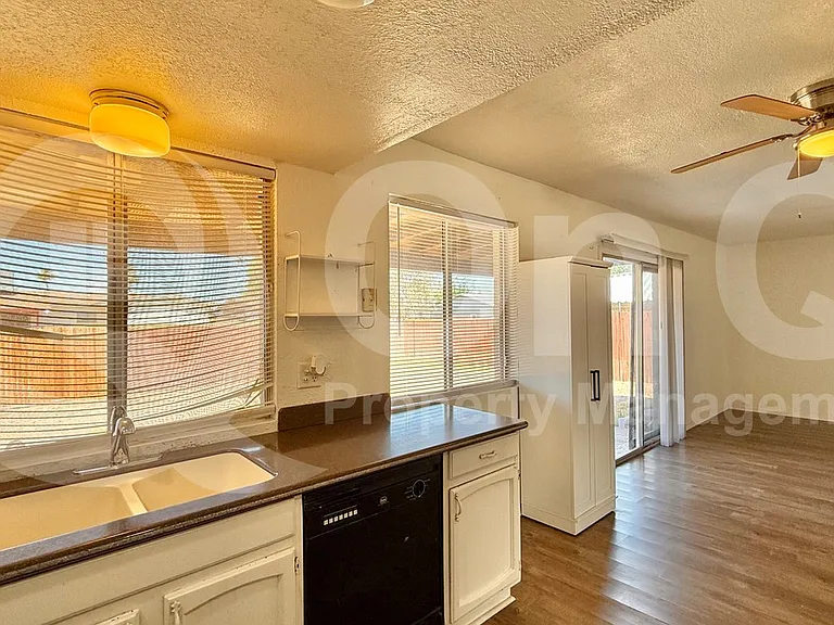 1007 N Menze St — Photo 15