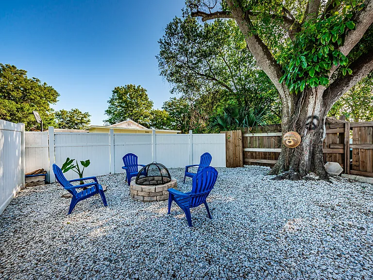 918 Hawkins St — Photo 37