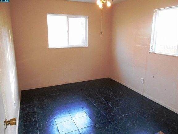 3rd image of 848 11th St