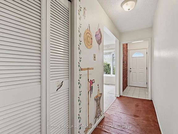 3rd image of 131 Darlingside Dr