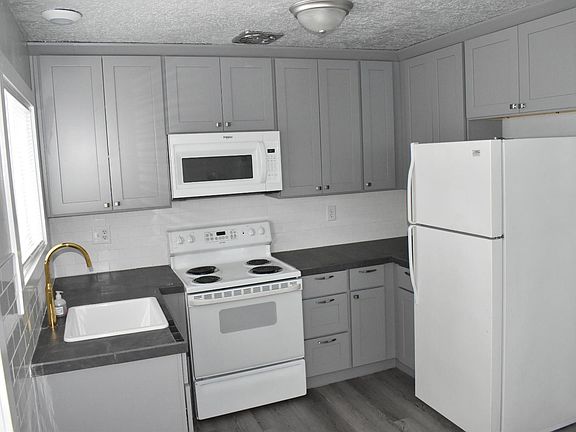 Kitchen with Newer Appliances and Cabinets