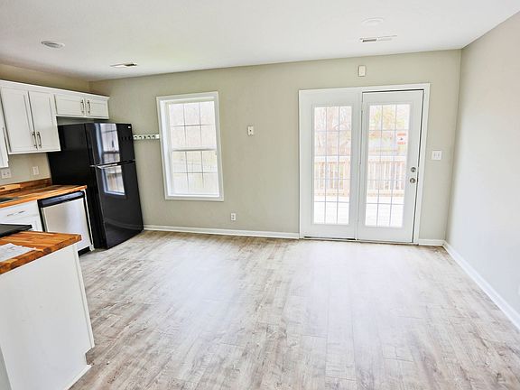 5th image of 3137 Little Grove Ln