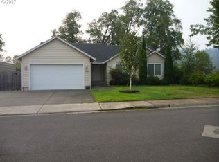 1714 Aspen Run Ave, Sutherlin, OR 97479