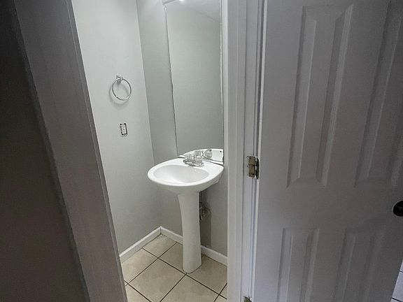 4th image of 133 Bell Ave