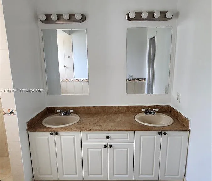 10122 SW 223rd Ter — Photo 9