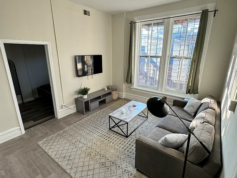 2146 N Halsted St #3R — Photo 2