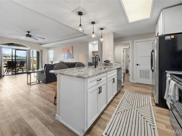 34 Aqua Finn Dr #1B, Lake Ozark, MO 65049