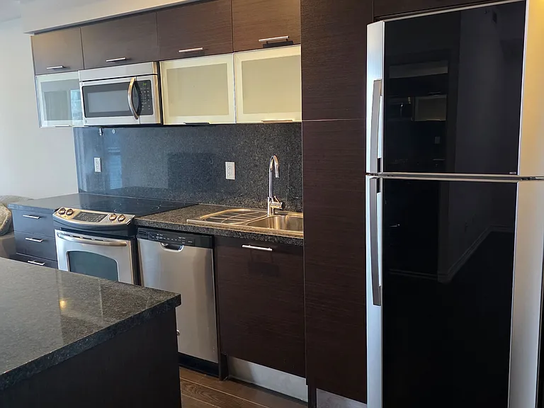 386 Yonge St #3313 — Photo 6