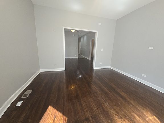 3rd image of 358 E 70th Pl