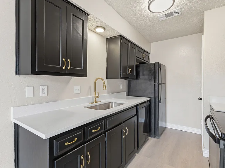 2528 Lido Ln — Photo 8