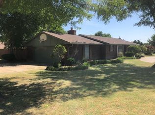 2402 Park Lane Dr, Woodward, OK 73801