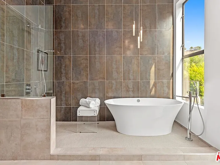 1849 Coldwater Canyon Dr — Photo 15