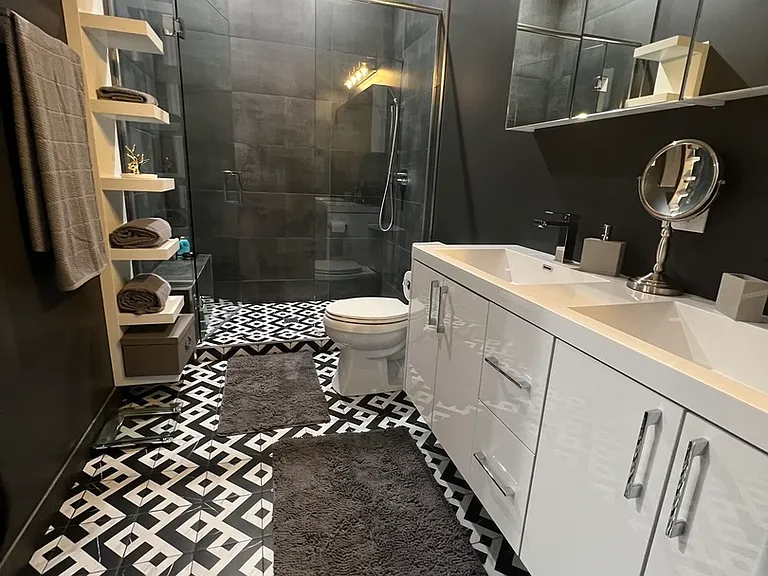 815 N Richmond St #301 — Photo 24