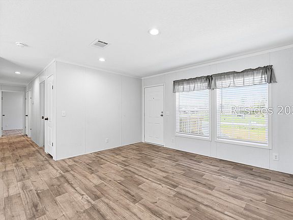 3rd image of 22 Unity Ln