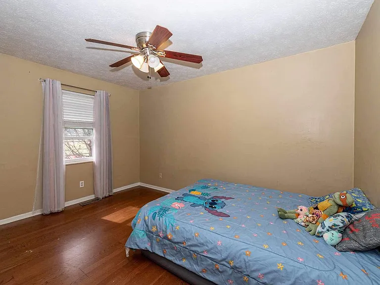 2620 Lesa Ln — Photo 6