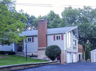 322 Hiawatha Dr, Lake In The Hills, IL 60156