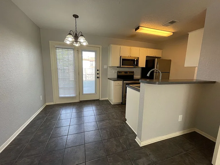 1607 Dugger Circle — Photo 4