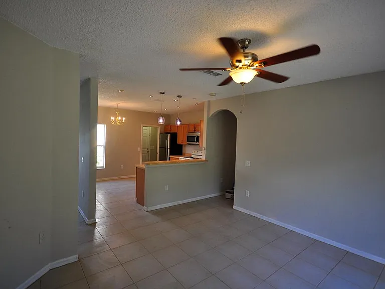 433 Lakeview Rd — Photo 3